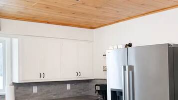 Réfrigérateur, four, plaque de cuisson, lave-vaisselle