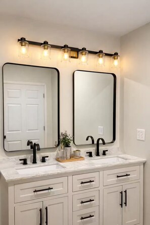 Shower, towels, soap, toilet paper - CJ Ranch - Spacious Up North Getaway on 55 acres (Mio)