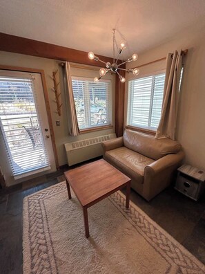 TV, fireplace, offices - The Meadows Modern Suite Deck & Garage Parking (Kirkwood)