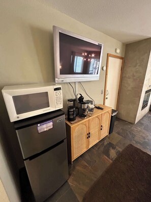 Interior - The Meadows Modern Suite Deck & Garage Parking (Kirkwood)