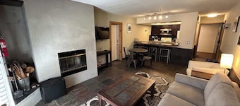 The Meadows- Modern 1BedroomDeck and Fireplace