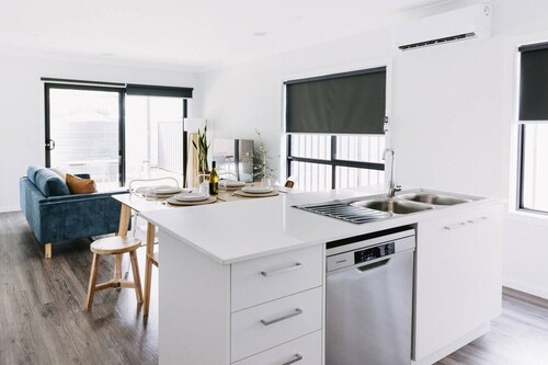 King Bed, 3 Beds, 2 bath + Sleeps 6