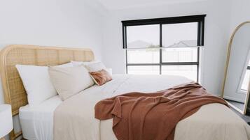 Iron/ironing board, travel cot, WiFi, bed sheets
