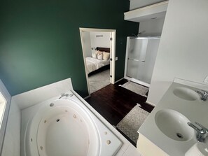 Whirlpool, Haartrockner, Bidet, Handtücher