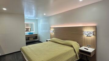 Comfort Room, 1 King Bed, Private Bathroom | Laptop workspace, free WiFi