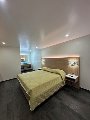 Comfort Room, 1 King Bed, Private Bathroom