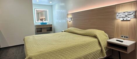 Camera Comfort, 1 letto king, bagno privato | Postazione laptop, Wi-Fi gratuito