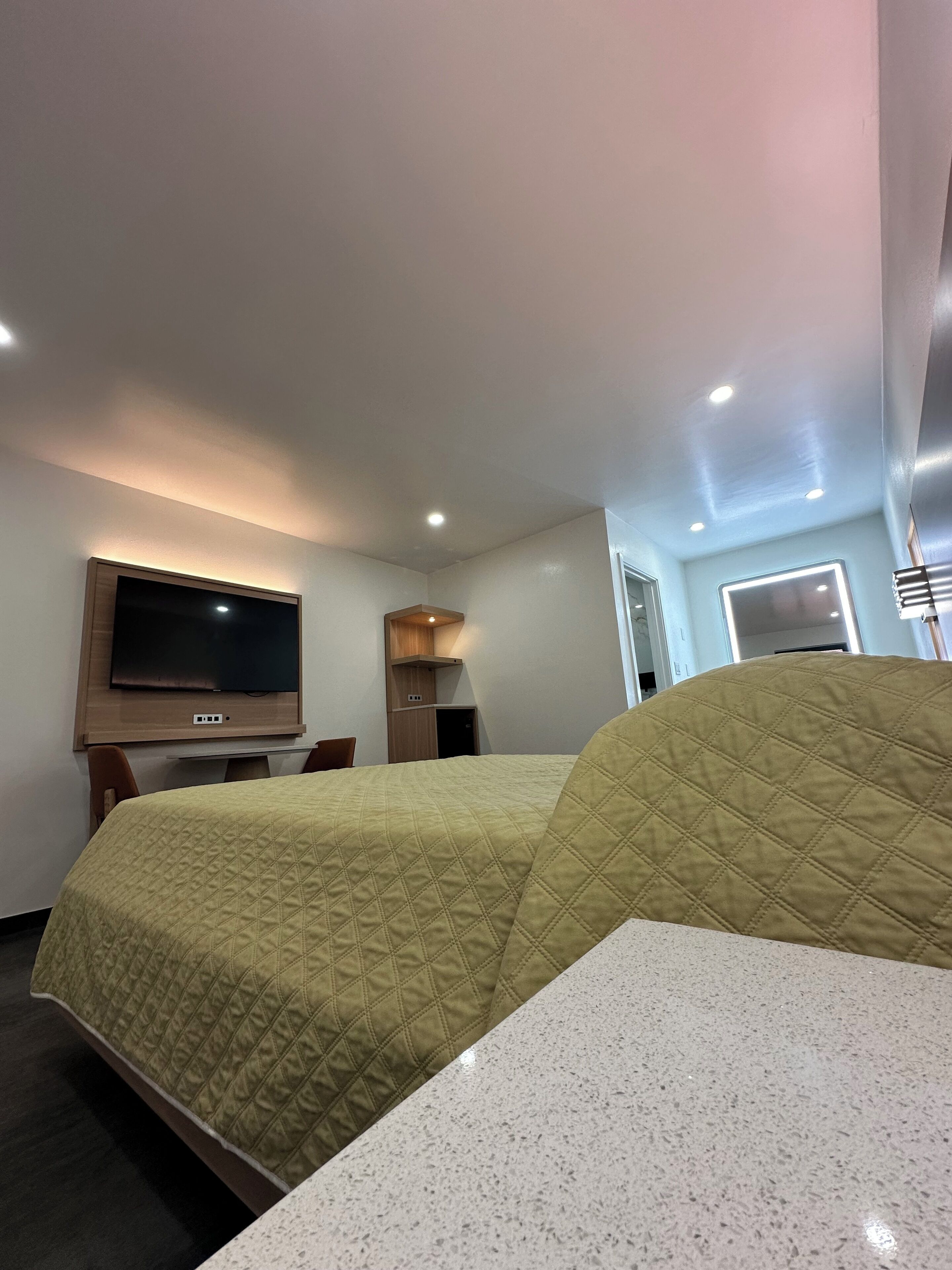 Comfort-Zimmer, 1 King-Bett, eigenes Bad | Laptopgeeigneter Arbeitsplatz, kostenloses WLAN