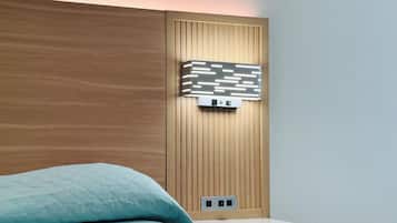 Comfort Room, 1 King Bed, Private Bathroom | Laptop workspace, free WiFi