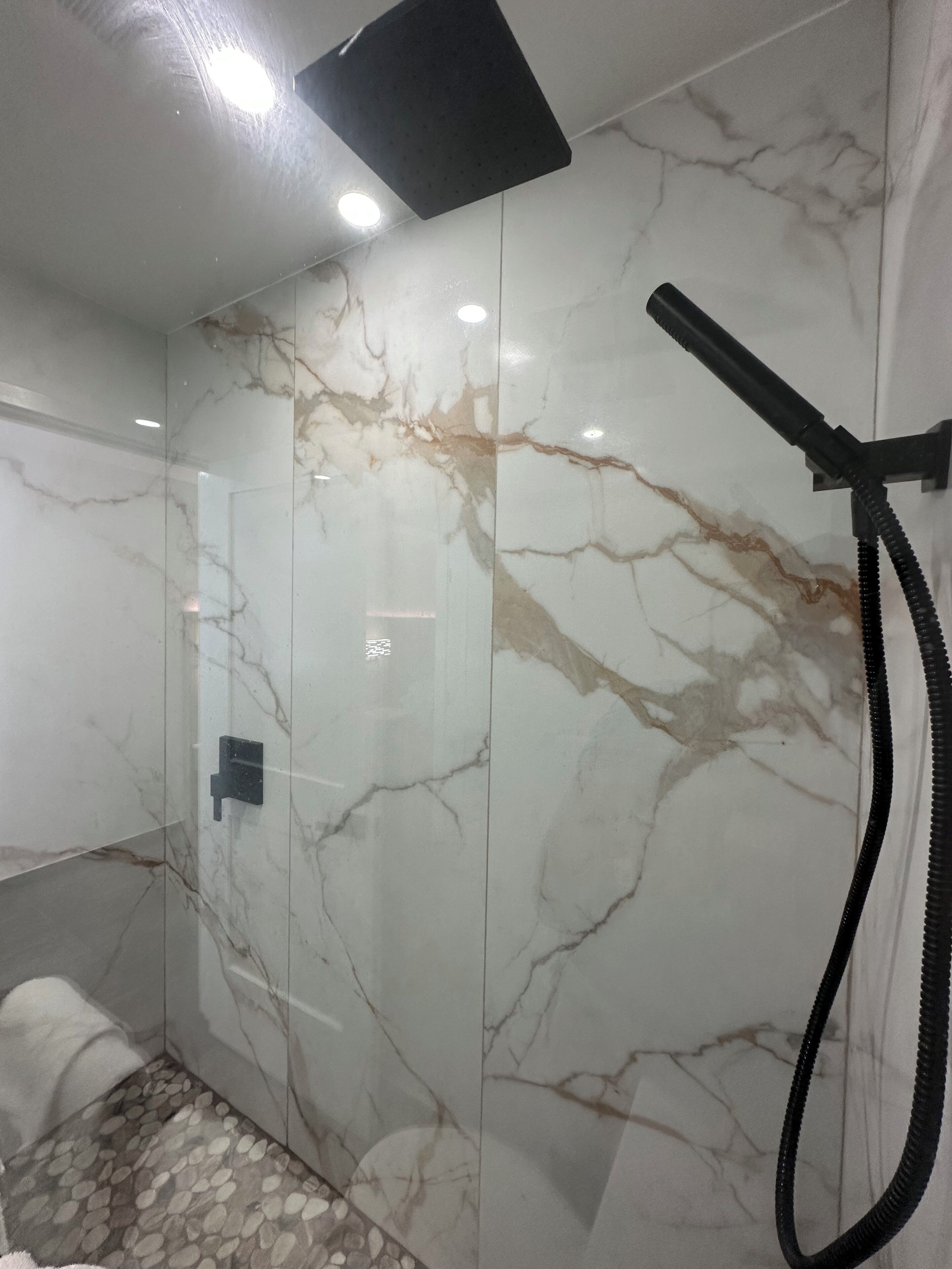 Comfort Room, 1 King Bed, Private Bathroom | Bathroom | Shower, towels, soap, shampoo