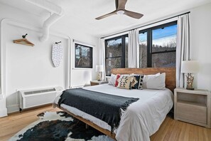 Tabla de planchar con plancha, wifi y ropa de cama 