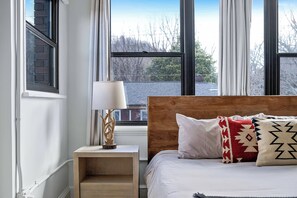 Tabla de planchar con plancha, wifi y ropa de cama 