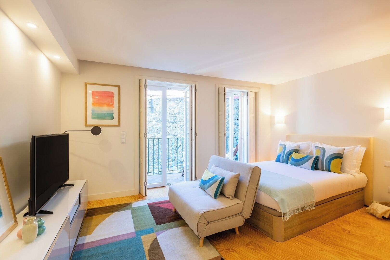 Iron/ironing board, travel crib, WiFi, bed sheets