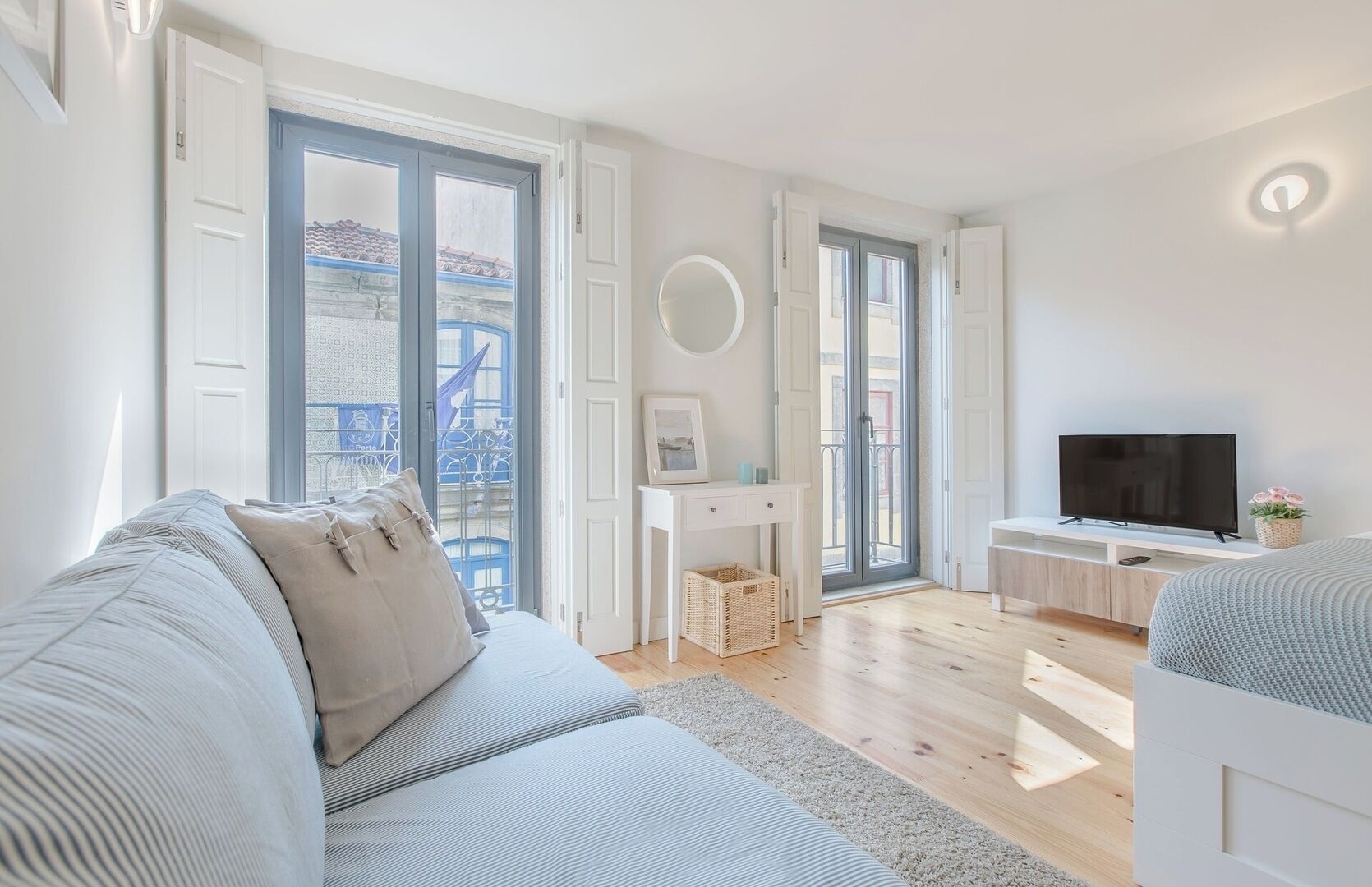 Iron/ironing board, travel crib, WiFi, bed sheets