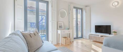 Iron/ironing board, travel crib, WiFi, bed sheets