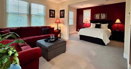 Cozy 1-bedroom studio above detached garage in serene Yountville