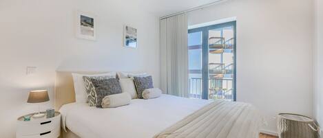 2 bedrooms, iron/ironing board, internet