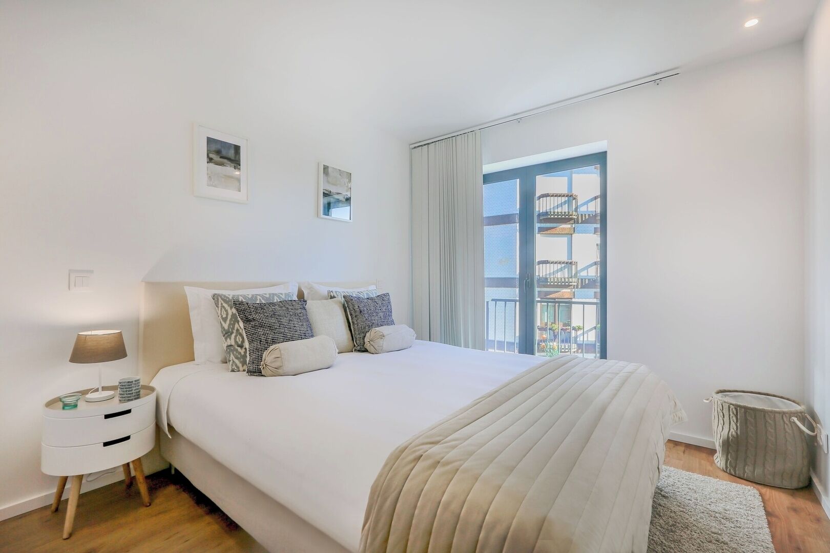 Iron/ironing board, travel crib, WiFi, bed sheets