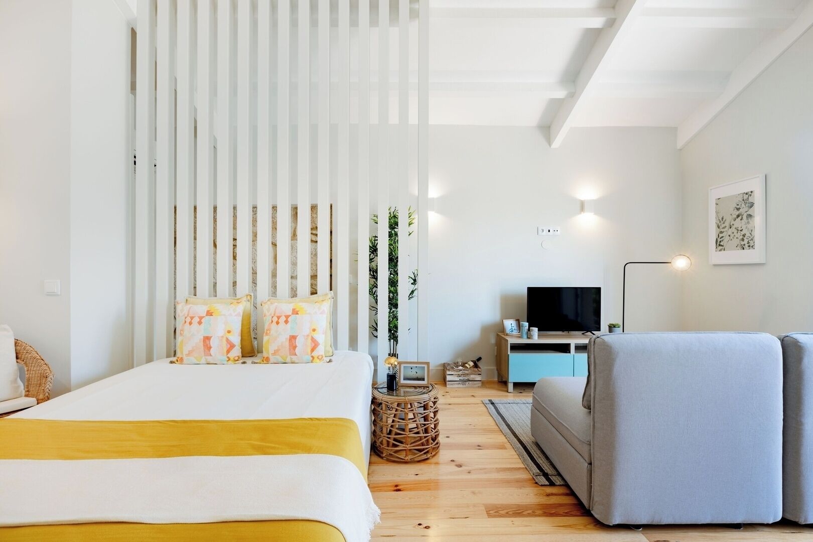 Iron/ironing board, travel crib, WiFi, bed sheets