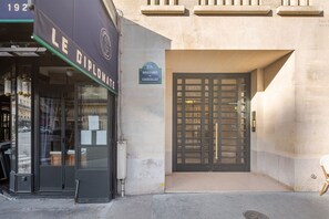 Exterior detail - Blueground | Plaine-Monceau, view, nr Parc Monceau (Paris)