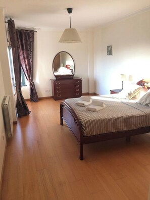 Bügeleisen/Bügelbrett, WLAN, Bettwäsche