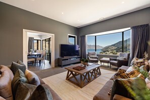 TV, fireplace, ping pong, stereo - Grandstand Position With Incredible Queenstown Views (Queenstown)