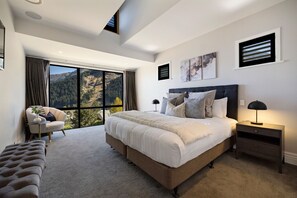 4 bedrooms, iron/ironing board, travel cot, WiFi - Grandstand Position With Incredible Queenstown Views (Queenstown)