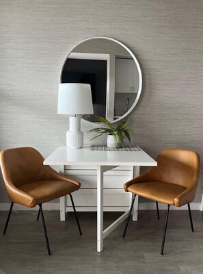 Interior - UBCO Stylish Studio Condo in Kelowna, BC. (Kelowna)