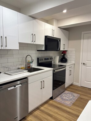 電子レンジ、オーブン、コンロ、食器洗い機