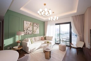 Front of property - City Walk Gem: Cozy 1BR With Balcony (Dubai)