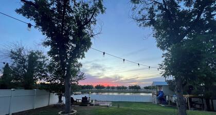 Delightful 2-bedroom house with AC in sunny Carlsbad and river view.