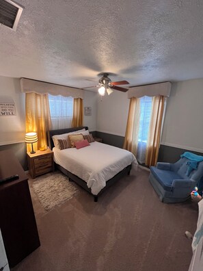 2 bedrooms, iron/ironing board, free WiFi, bed sheets