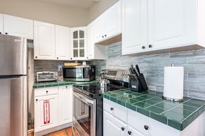 Private kitchen - Cozy 3-bedroom house on the river (Fort Lauderdale)