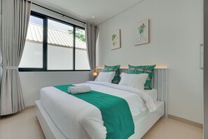 Escritorio, espacio para trabajar con laptop y wifi gratis 