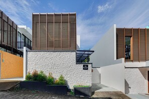 Vila, vista para a piscina | Fachada