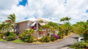 Exterior - Duplex with sea view in Moudong, swimming pool, parking, local shops 5 minutes' walk away (Baie-Mahault)