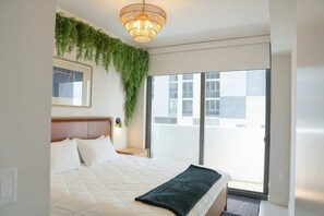 2 bedrooms, desk, iron/ironing board, free WiFi - 2BR/2BA Palm Oasis at The Crosby (Miami)