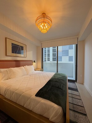 2 bedrooms - 2BR/2BA Palm Oasis at The Crosby (Miami)