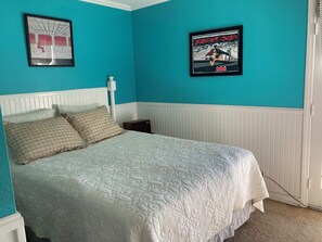 Room - Charming 4 bedroom, 3 bath home close to the beach. (San Clemente)