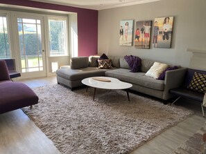 Living area - Charming 4 bedroom, 3 bath home close to the beach. (San Clemente)