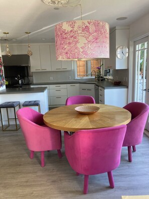 Dining - Charming 4 bedroom, 3 bath home close to the beach. (San Clemente)