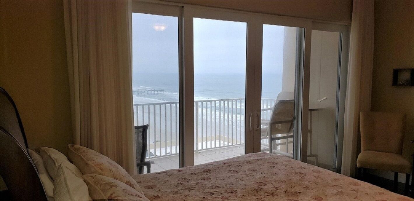 Iron/ironing board, bed sheets