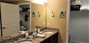 Whirlpool, Haartrockner, Handtücher, Seife