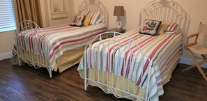 Bügeleisen/Bügelbrett, Bettwäsche