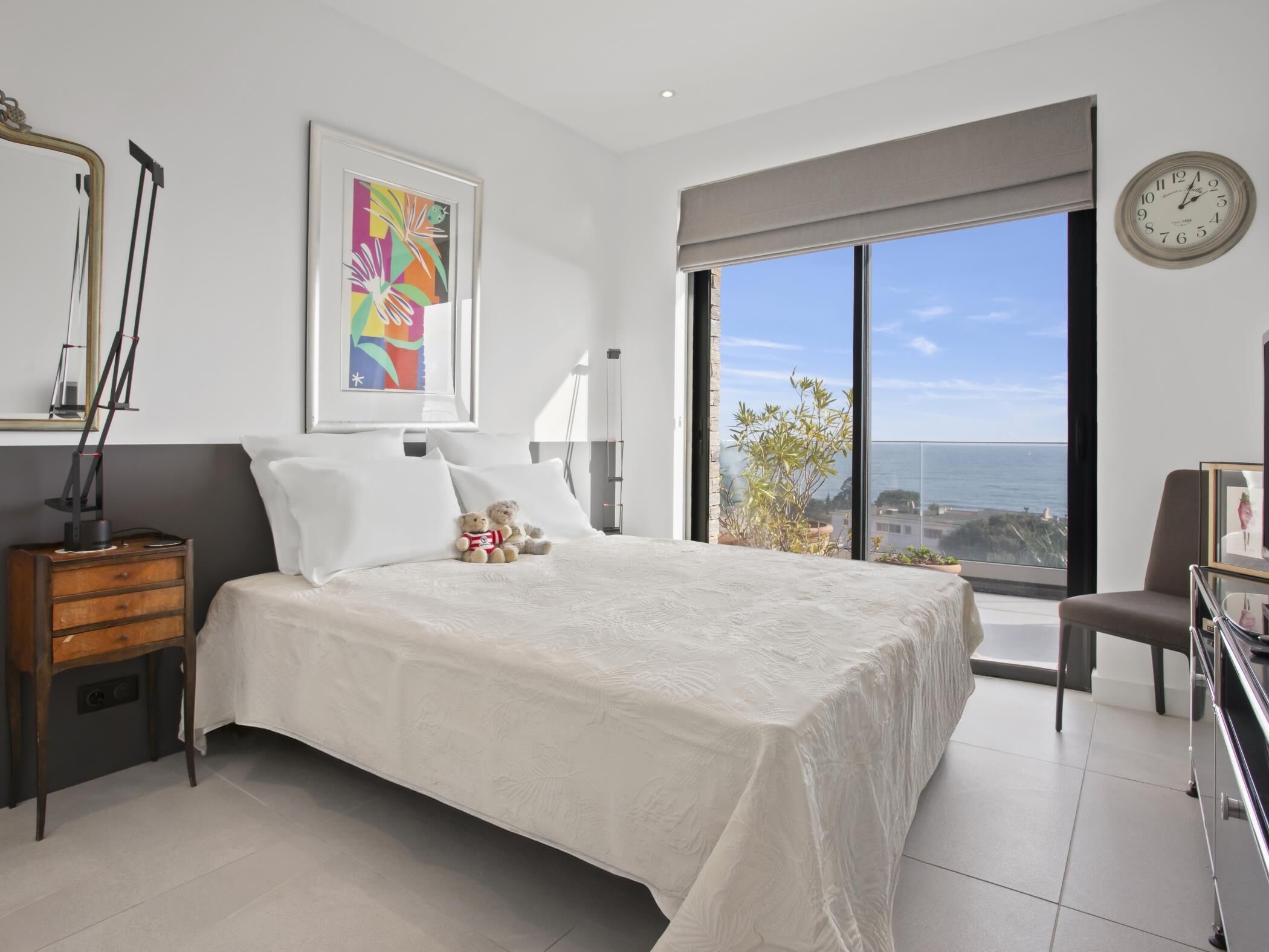 3 bedrooms, iron/ironing board, internet, bed sheets