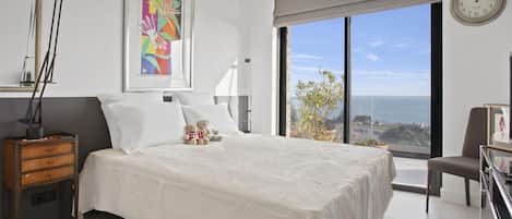 3 bedrooms, iron/ironing board, Internet, bed sheets