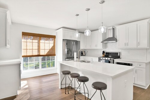 NEW LISTING  Peaceful Fairhope Retreat, 4 BR on acreage, fire pit, bunk room