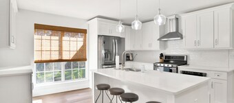 NEW LISTING  Peaceful Fairhope Retreat, 4 BR on acreage, fire pit, bunk room