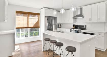 NEW LISTING Peaceful Fairhope Retreat, 4 BR on acreage, fire pit, bunk room