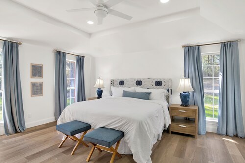 NEW LISTING  Peaceful Fairhope Retreat, 4 BR on acreage, fire pit, bunk room